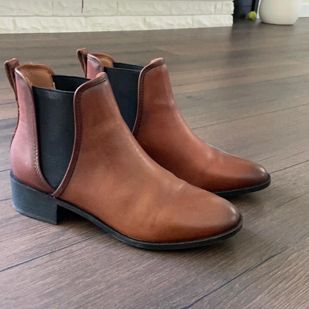Like New Dares Chelsea Boots- Steve Madden